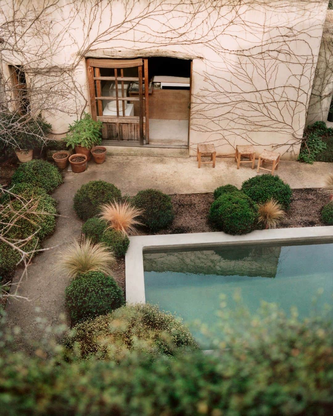 Kinfolk Magazineのインスタグラム：「A peek over the wall of @lucianogiubbileigardens' Potter's House in Mallorca, featured in the Community section of The Kinfolk Garden. (Photo: @rodrigocarmuega)」