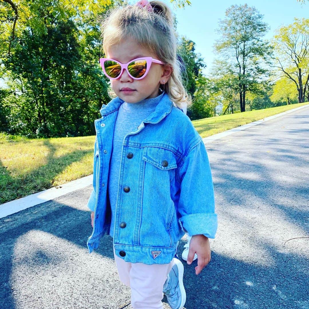 ジェイソン・アルディーンさんのインスタグラム写真 - (ジェイソン・アルディーンInstagram)「Hard to believe this lil nugget is 2 years old today. I wish all kids could be this sweet and loving. She is a special little girl! Happy bday Navy baby. We love u so much. 🎈 🎂 🥳」2月4日 23時03分 - jasonaldean