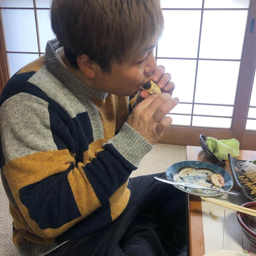 福田多希子さんのインスタグラム写真 - (福田多希子Instagram)「カニ⚓️ 🦀🦀  カニホジホジおじいさん👴🏻  3キロ程痩せてきてダンプ松本さんから……  まだダンプ松本さん  いやあ、よう食べた #🦀」2月4日 23時17分 - yomeponta