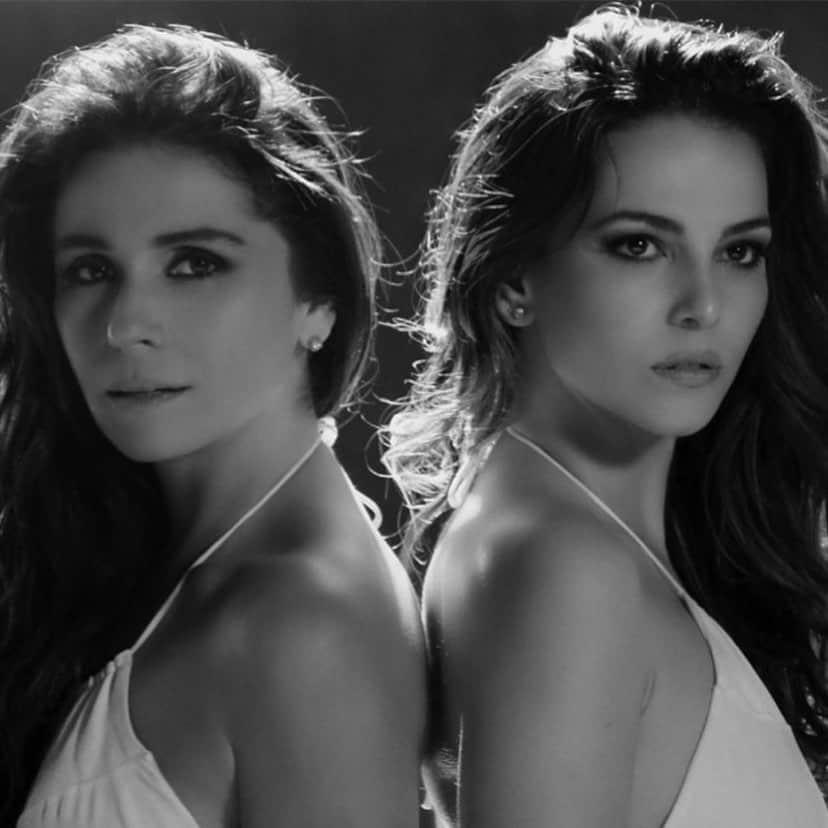 Tainá Müllerのインスタグラム：「Pessoal tá comemorando 7 anos de #Clarina aqui nas redes. Jamais pensei que tanto tempo depois ainda receberia quase todos os dias mensagens “comecei a maratonar a novela Em Família pra ver vcs”. Alow roteiristas e showrunners, acordem! Existe um público imenso que quer ver histórias de amor lésbico no ar ❤️🌈  #tbt  (Fancam @heartmuller)」