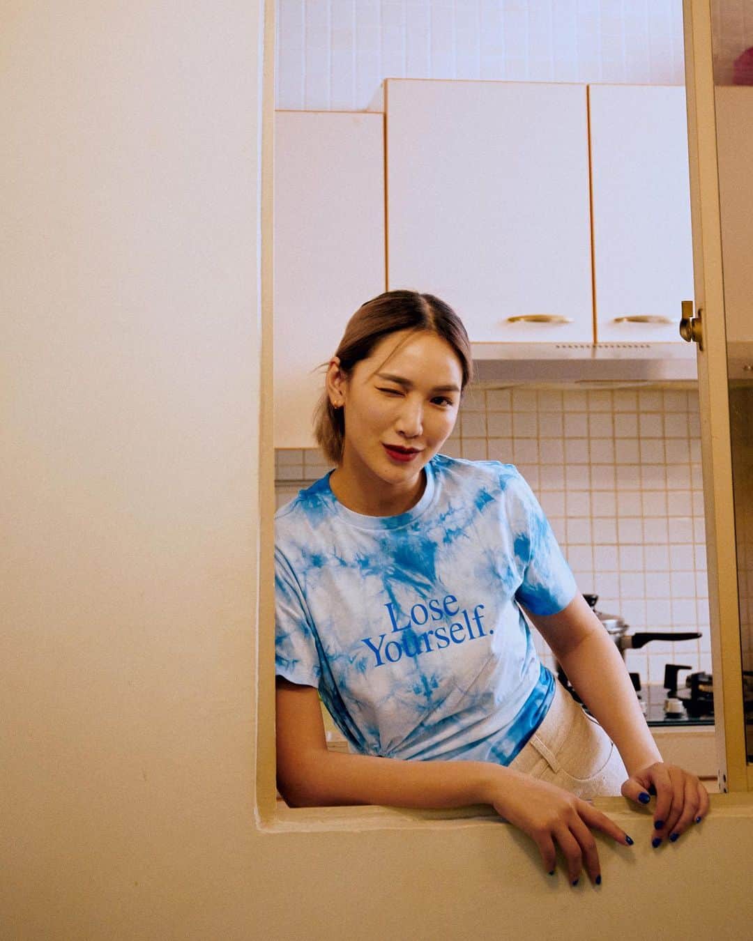 MATCHESFASHION.COMさんのインスタグラム写真 - (MATCHESFASHION.COMInstagram)「‘I go for bright colours or read feng shui to see what the lucky colours are for my Chinese zodiac when shopping. On the first day of Chinese New Year, wearing a qipao will make the experience even better – it’s the best occasion and excuse to wear one.’ From family traditions to memorable gifts, @janechuck talks Chinese New Year at the link in bio. #MatchesFashionCNY 📸: @birdycantfly」2月4日 23時20分 - matches