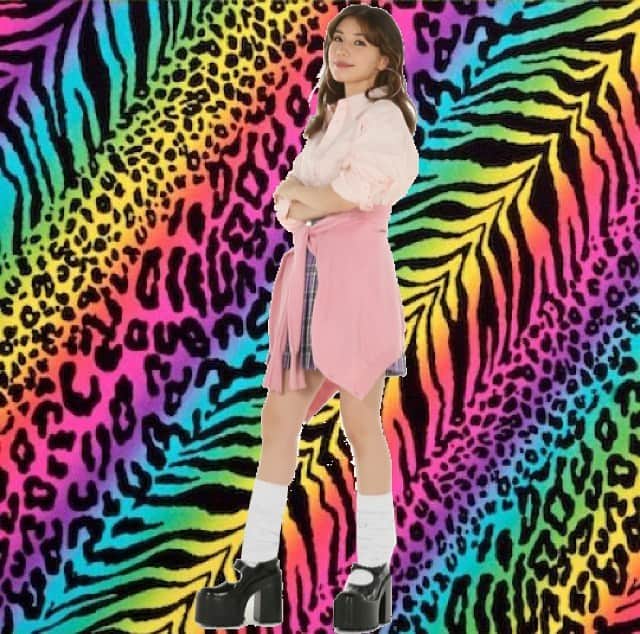 仲里依紗のインスタグラム：「フォーエバーギャル🌺🐆🌈✨💜✌️  #厄年ぶっとばしギャル魂2021」