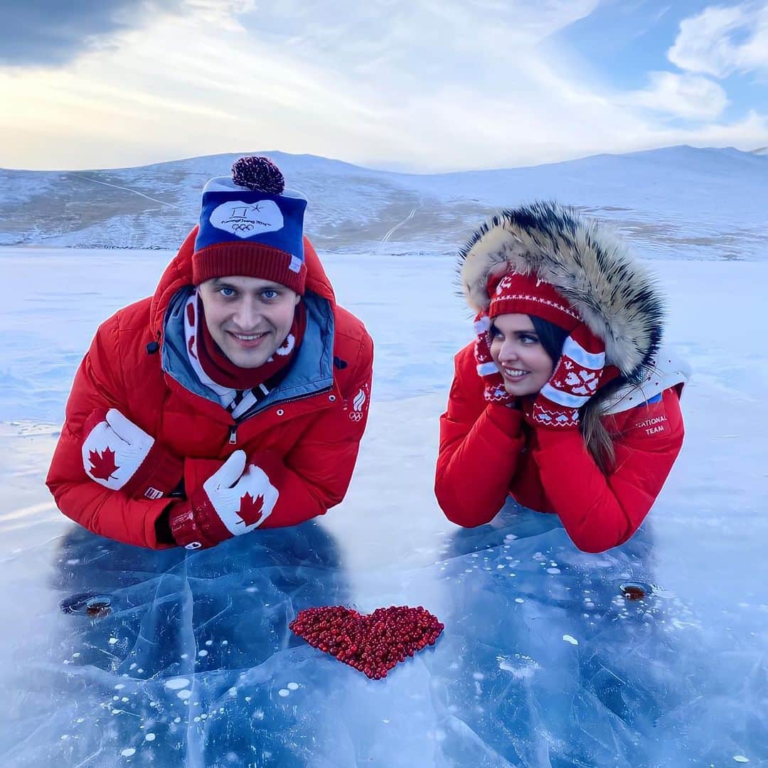 アレクサンドル・エンベルトのインスタグラム：「С Днём Рождения любимая ❤️ ⠀ Будь счастлива! Пусть каждый новый день дарит тебе только радость!🤗 Я для этого сделаю всё!😉 ⠀ Очень люблю тебя, солнышко 😘 ⠀  #байкал #байкалзимой #иркутск #деньрождения #лед」