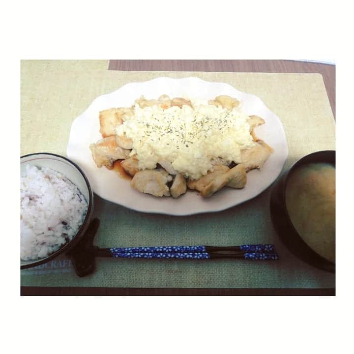 近藤笑菜のインスタグラム：「色々進んでいく瞬間、わくわくするなあ 警戒心の塊でありつつ、挑戦したがりという。この性格との付き合いも長いから段々楽しみ方がわかってきたぞ😎笑 人と何かをするのが好きだーーー！ . 📸 先日作った、チキン南蛮🍗うんまかった♡ タルタルなんて初めて作ったよーーー面倒だったけど美味しかったからリピートしたくなっちゃうねこりゃ #おうちごはん #チキン南蛮」