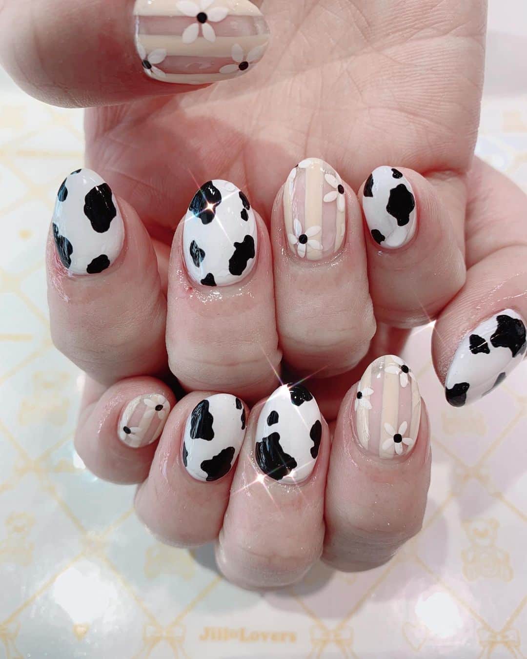 mamijinguのインスタグラム：「🐮  #jillandlovers #nail #nailart #paragel #gelneil#gel #ネイル #ネイルアート #me #look #love #かわいい」