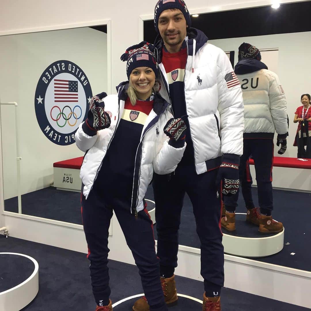 アレクサ・シメカのインスタグラム：「Behind the scenes when we tried on our gear! 😌 @olympics」
