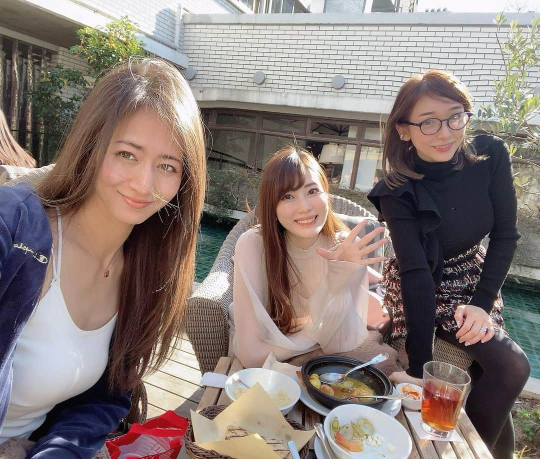 加護亜依さんのインスタグラム写真 - (加護亜依Instagram)「学生時代からのお友達と久々にランチ♥️ テラスで...最高！！ ご飯もおいしかったし幸せ💕  可愛い姫と自由すぎる美人と 懐かしい思い出話で盛り上がった😍✨ 私達も大人になったねぇ🤎」2月4日 14時59分 - ai.1988kg