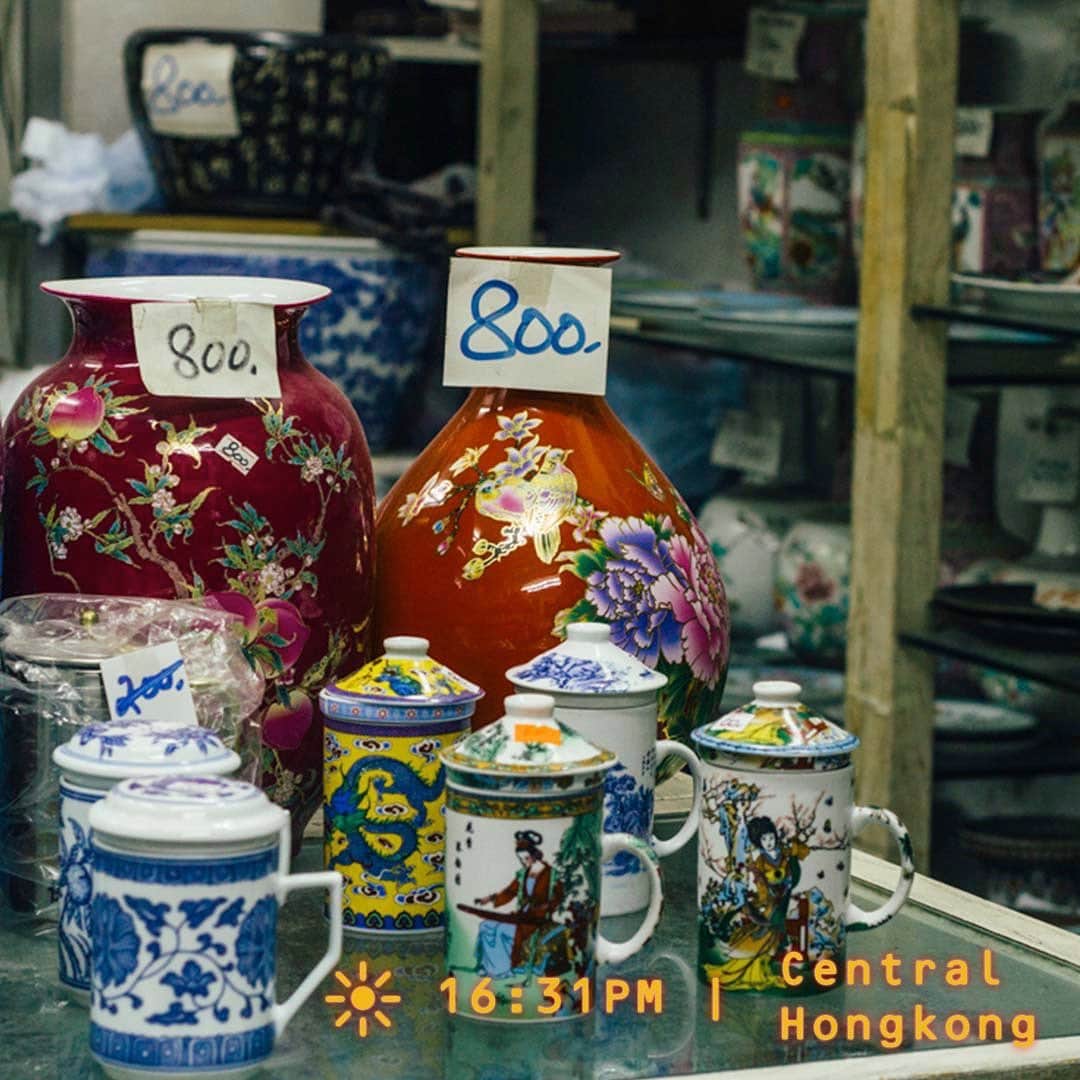 HereNowのインスタグラム：「Famous Hong Kong chinaware shop attracting buyers from overseas  📍：Hing Cheung Fu Kee（Hongkong）  "This one of my favourite chinaware stores. Although it's small, it's filled with some truly beautiful pieces. I also love the shop's atmosphere -- simple and minimalist, reminiscent of old Hong Kong." Tommy Chui, owner of @halfwaycoffee   #herenowcity #herenowhongkong #discoverhongkong #igershk #unlimitedhongkong #insidehongkong #discoverhk #香港 #hkig #utravelhk #topcitybiteshk #hkfood #hkiger #hypefeast #instafood #footfetishnation #breakfastideas  #foodstagram #wonderfulplaces #beautifuldestinations #travelholic #travelawesome #traveladdict #igtravel #livefolk #instapassport」
