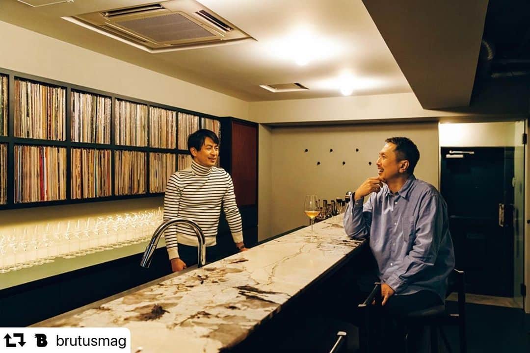 Hirofumi Kiyonagaのインスタグラム：「#repost @brutusmag 【音楽と酒★発売中】 自然派ワインとアナログ音楽が楽しめるバー〈STUDIO MULE〉にで語らうのはSOPH.代表の清永浩文(@kiyonaga_soph )さん。 特集では他にも大森立嗣さん、谷尻誠さんなど12人の音楽好きがそれぞれリスニングバーの店主と語らいます。  #BRUTUS #音楽と酒  #リスニングバー」
