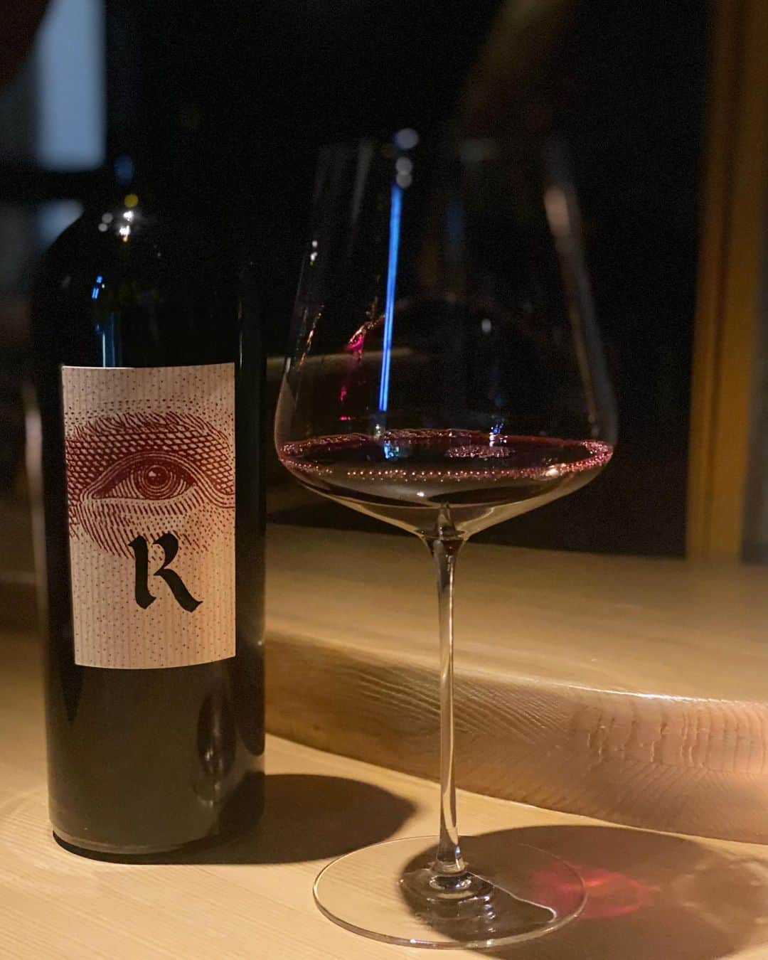 のインスタグラム：「. またすごい#カリフォルニア をいただいてしまった。。🍷 . #realmcellars  . #wine #winebar #winelover  #winetime  #california  #californiawine  #ワイン #ワインバー #ワイン好き #カリフォルニアワイン  #レアムセラーズ  #カベルネソーヴィニヨン  #ベクストファートカロンヴィンヤード」