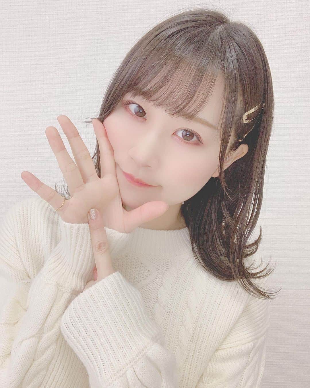 八木沙季のインスタグラム：「🙏🙏 . フォロワーさん1.6万人 ありがとうございます🙇‍♂️💓 1.6の6ポーズ。笑 .」