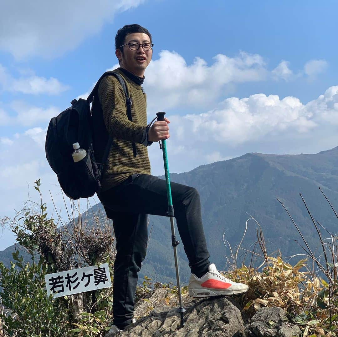 福田真未さんのインスタグラム写真 - (福田真未Instagram)「沖めんで若杉山に登ってきました⛰ 去年からはまっていた山登り🏃‍♀️！！  久しぶりだったから きつかった〜〜😭✨  山頂は最高の景色✨ やまびこ返ってこんかったけど😂  2月20日発売のゴルフダイジェストで 登山の様子のるみたいです！笑  登山グッズ揃えよう〜🥺✨  #山登り #若杉山標高681m #まりあちゃん #ペース早すぎて #仙人と名付けました😂  @erigolferi  @mra.snhr  @makoto.igarashi111」2月4日 16時34分 - fukudamami32