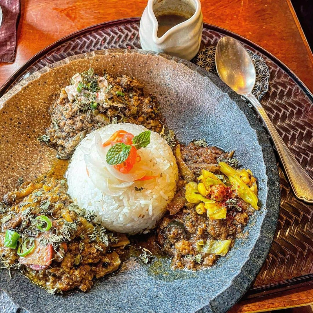 中西香菜さんのインスタグラム写真 - (中西香菜Instagram)「﻿ ﻿ ﻿ ﻿ ・﻿ ♡﻿ ・﻿ 下北沢で1番好きな﻿ カレー屋さん🍛﻿ ３つの味がそれぞれ﻿ 本当においしいんです🥺﻿ ・﻿ ♡﻿ ・﻿ ♡﻿ ﻿ ﻿ ﻿ #旧ヤム邸  #下北沢﻿ #下北沢ランチ﻿ #下北沢グルメ﻿ #下北沢カレー﻿ #東京グルメ﻿ #東京カレー﻿ #カレー﻿ #スパイスカレー﻿ #食べスグラム﻿ #カレー好きな人と繋がりたい  #カフェ #グルメ #中西香菜﻿」2月4日 16時45分 - nakanishi_kana_