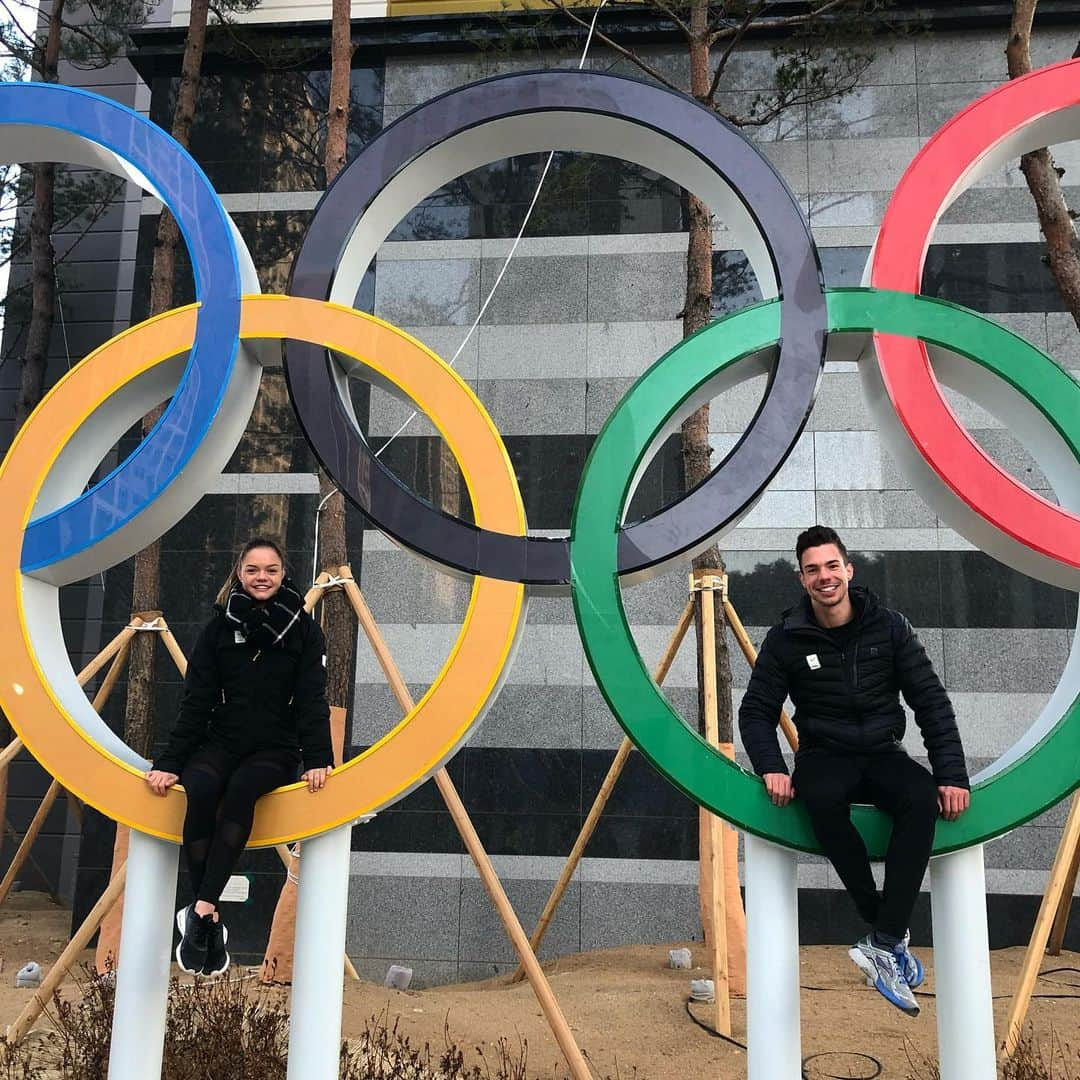 ヨリック・ヘンドリックスのインスタグラム：「One year to go #beijing2022 Go @loenahendrickx #olymics #figureskating #pyeongchang2018」