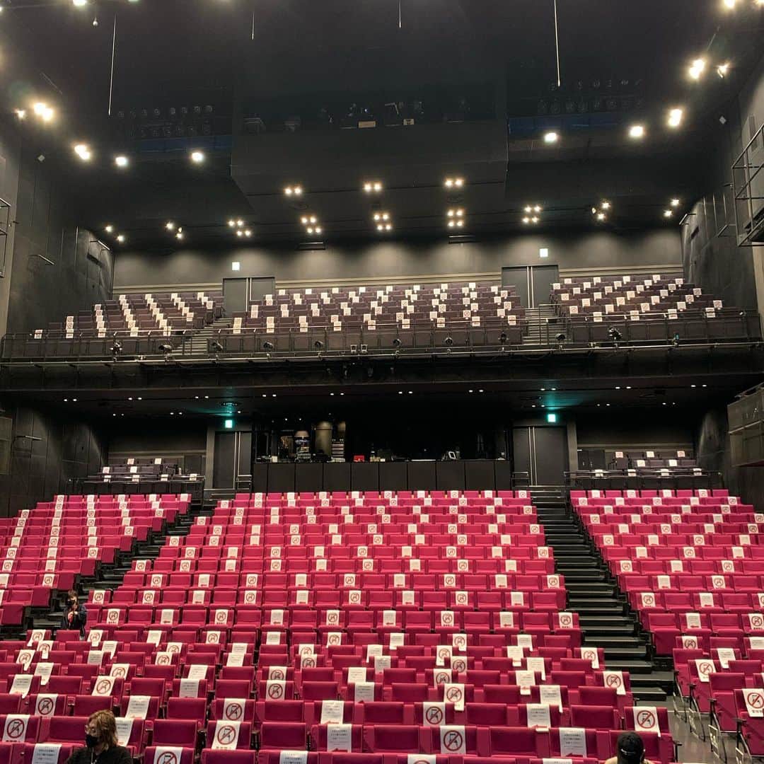 長友光弘さんのインスタグラム写真 - (長友光弘Instagram)「本日は夜公演のみ！！！  早くこの席がパンパンになる時がきますように！」2月4日 16時48分 - hibikinagatomo