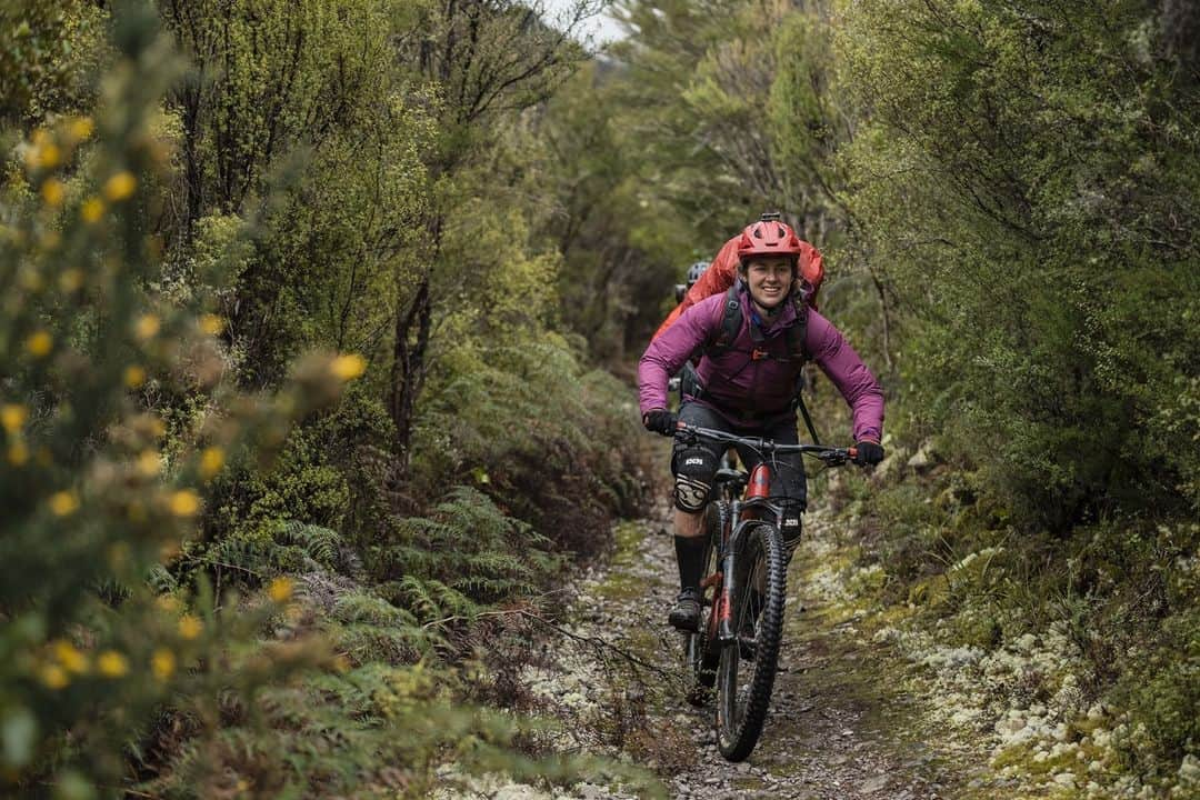 マックパックさんのインスタグラム写真 - (マックパックInstagram)「Living life more sustainably can start with a simple step. We’re taking part in the Aotearoa Bike Challenge this month, and encourage you to do the same. Whether you’re hitting the trails on weekends, or commuting to work - every bit counts. Summer rides are on! 😎 . . . #bikechallenge #letsride #outsideisbetter」2月4日 17時00分 - macpac