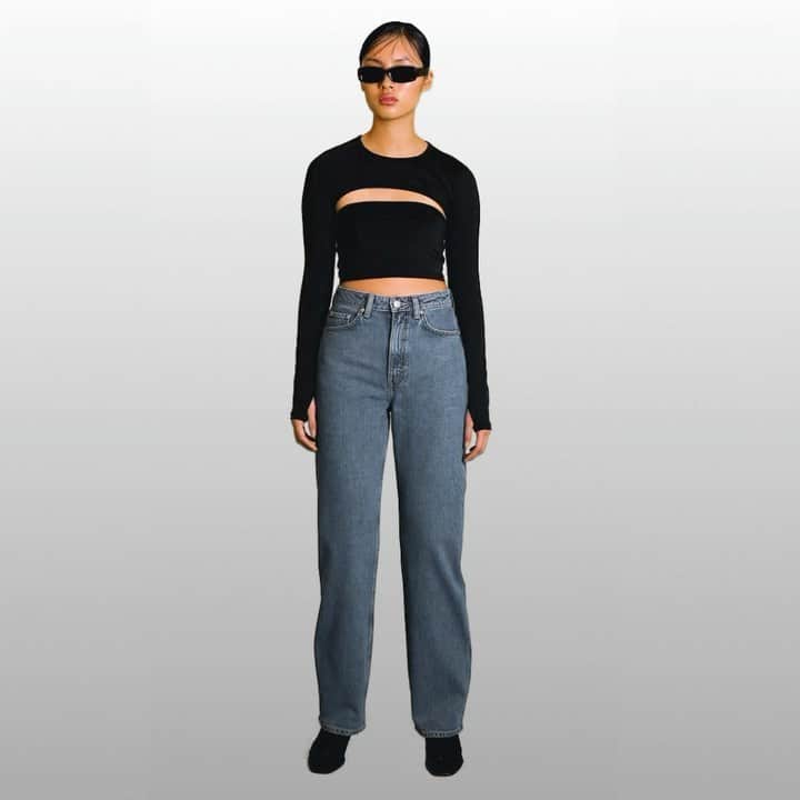 のインスタグラム：「A limited edition of 64 pairs of Rowe Jeans made from a 50/50 blend of organic cotton and Infinna™ has been produced in collaboration with @infinitedfiber . Infinna™ is a brand-new cottonlike textile fiber made entirely from post-consumer textile waste, engineered by Infinited Fiber.」
