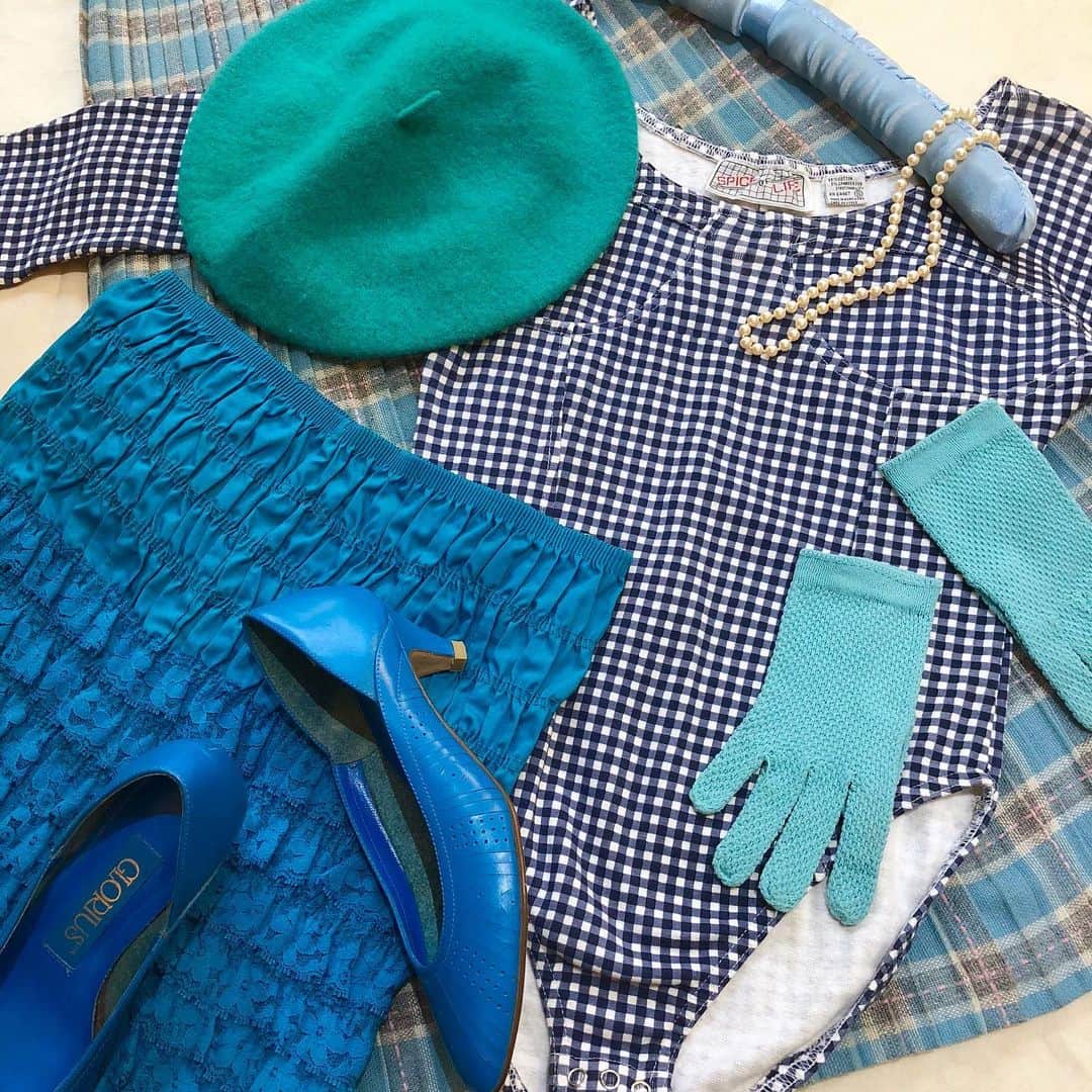 NUTTY Vintage&Collectibleのインスタグラム：「🌀Blue! Blue! Blue!🌀  -NEW ARRIVAL- ☑︎vtg 40's check pleats skirt ☑︎vtg blue pettipants ☑︎turquoise blue wool beret hat  セットアップに続き、素敵なブルーが揃いました♡  💌DMよりお問い合わせ/通販承っております💌  ---------------------------------------------------- 💐Formal Fair 2021💐1/18(mon)~ ☑︎ヴィンテージジュエリーALL10%OFF  🚌送料無料🚌1/15(fri)~ ☑︎VINTAGE ONLINE STORE ¥10000以上 ☑︎SELECT BOUTIQUE ONLINE STORE ¥5000以上 お買い上げで全国一律送料無料！ （※ONLINE STORE/その他通販全て対象） ----------------------------------------------------」