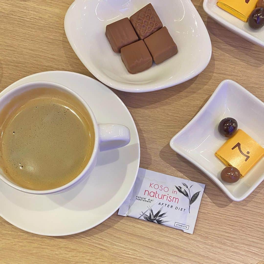 のインスタグラム：「バレンタインデー目前！﻿ ﻿ チョコレート🍫とカロリーカットの準備、両方できてる？？﻿ ﻿ ﻿ ─────────────﻿ #naturism #dietsupplement #diet#supplement﻿ #ナチュリズム #ダイエットサプリ #ダイエット #アフターダイエット #ダイエット生活 #簡単ダイエット #サプリメント #酵素 #インスタダイエット #美肌になりたい#美肌作り #インナービューティー #美容豆知識 #豆知識 #腸活 #美腸 #アンチエイジング #ポーチの中にナチュリズム #痩せたい ﻿ #アントシアニン #美容好き#ナチュリズムガチ勢　﻿ #ナチュリズムプレミアム　#無敵のサプリ ﻿ #食後の新習慣　はナチュリズム﻿ #バレンタインデー」