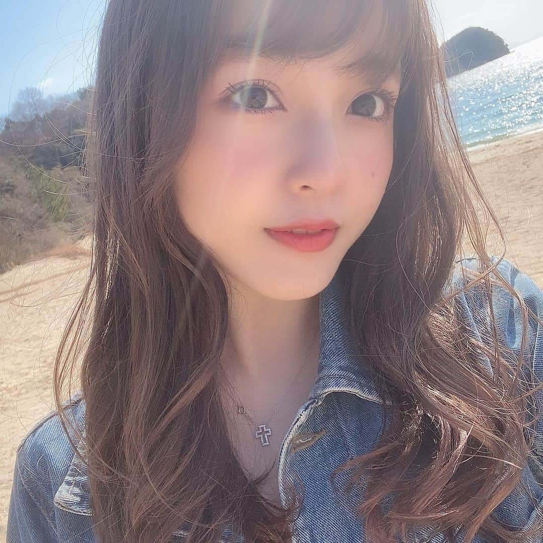 由良朱合さんのインスタグラム写真 - (由良朱合Instagram)「久しぶりに海なんて行ったけどめちゃくちゃ寒かった😖😖 私は割と川より海派なんじゃけど、みんなはどっち派？？ちなみに川か山なら川！！笑  早く情報解禁したいな🌷  #グラドル#グラビア #instagood #instalike #instagram #japanesegirl #gravure#photography #flowers #fff #셀카#뷰티스타그램#셀카그램#좋아요#팔로우 #粉我 #インスタグラビア#portrait#beauty #日本的#性感内衣#性感#内衣#奶#泳衣 #girlsday」2月4日 17時23分 - yura0312akari