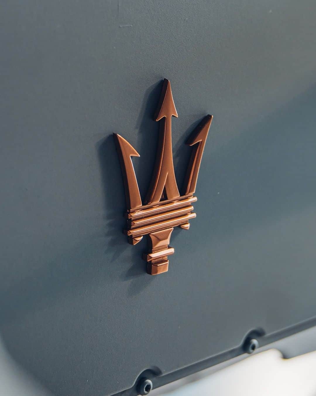 Maserati Japan | マセラティ ジャパンのインスタグラム：「The Maserati Innovation Lab where our future takes shape. MC20. The First of its Kind. https://www.maserati.com/jp/ja/models/mc20 #MadeInModena #MaseratiMC20 #Maserati」