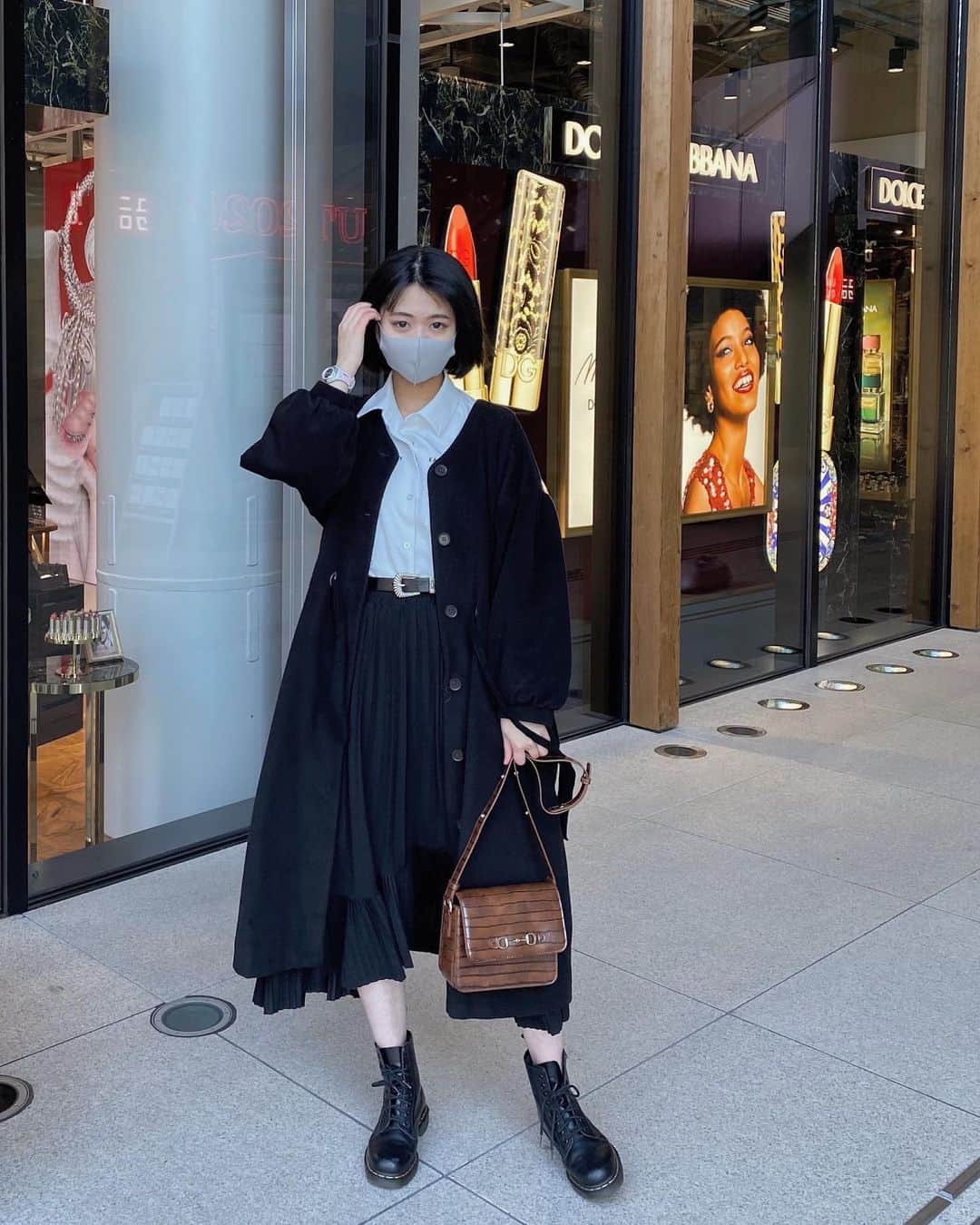 多田成美のインスタグラム：「Black outfit🖤 良い風が吹いたのと引き換えに、前髪を失いました（笑） #多田成美」