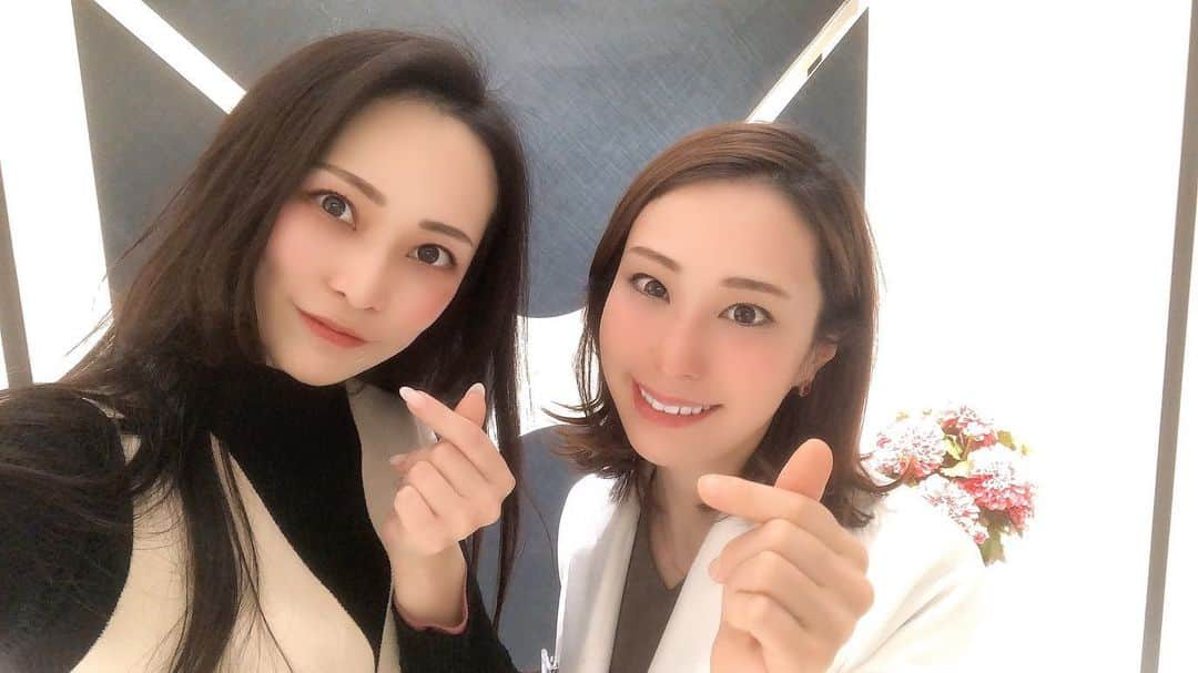 SHIZUのインスタグラム：「今日は美容day！﻿ 去年開院されたXクリニック﻿ 初めて行ってきたよ！﻿ 担当は酒井知子先生！お顔が小さい😍﻿ ﻿ シミそばかすが永遠にでてきて﻿ 気になって時々トーニング﻿ してたけど今回はピコスポットで﻿ ピンポイントでバチンバチン行きました😚﻿ ﻿ シミ取り放題でやったのだけど﻿ 経過改めてupしますねー^ ^﻿ ﻿ ﻿ #エックスクリニック﻿ #Xクリニック﻿ #孫駿一郎﻿ #酒井知子﻿ #目の下のクマ﻿ #Xクロスダブル﻿ #ピコスポット﻿ #シミ取り放題﻿ ﻿」