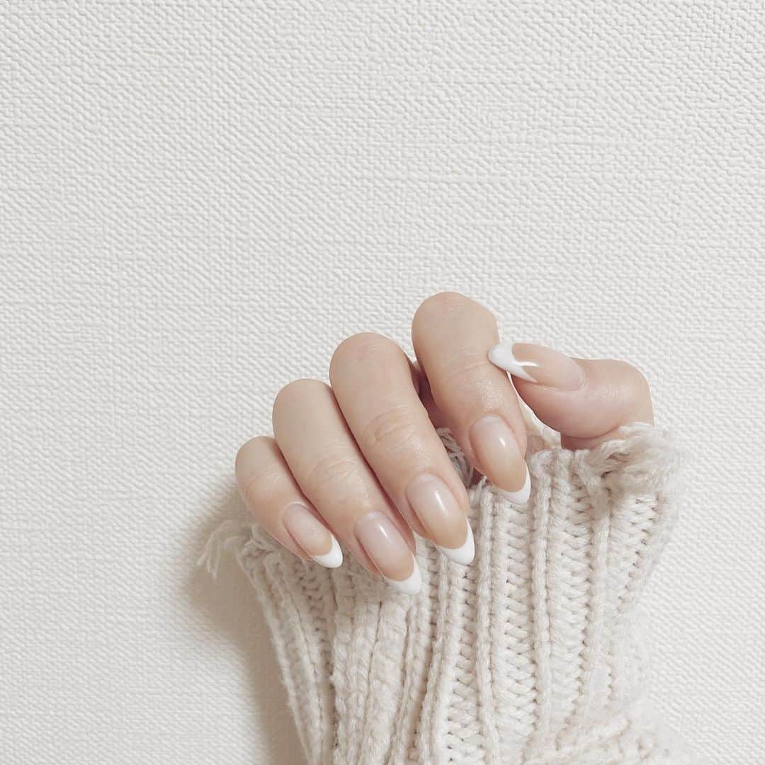 池田沙代のインスタグラム：「New nail💅 @inthink  シンプル気分🌼 . . フレンチが好き😚🌼 フレンチの下の部分、 グラデベージュです🌼」