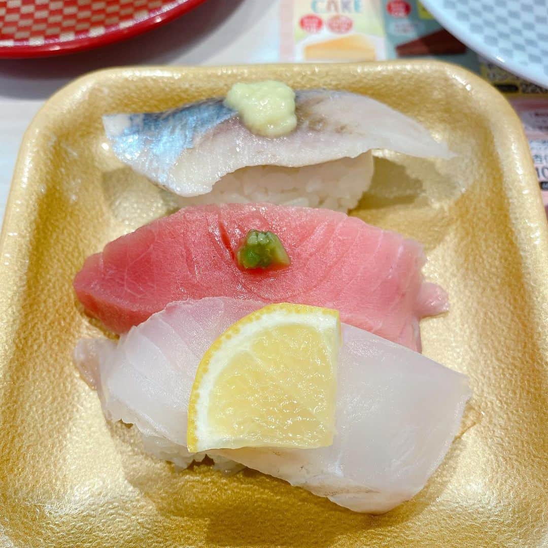 金巻ともこさんのインスタグラム写真 - (金巻ともこInstagram)「回る系の寿司に来るとチーズハンバーグとかツナコーンとか積極的に食べていくタイプです。魚べいは回るけど回ってないんだけどね、好き #魚べい  #寿司 #sushi #おそとごはん金巻」2月4日 17時43分 - tomotomoco