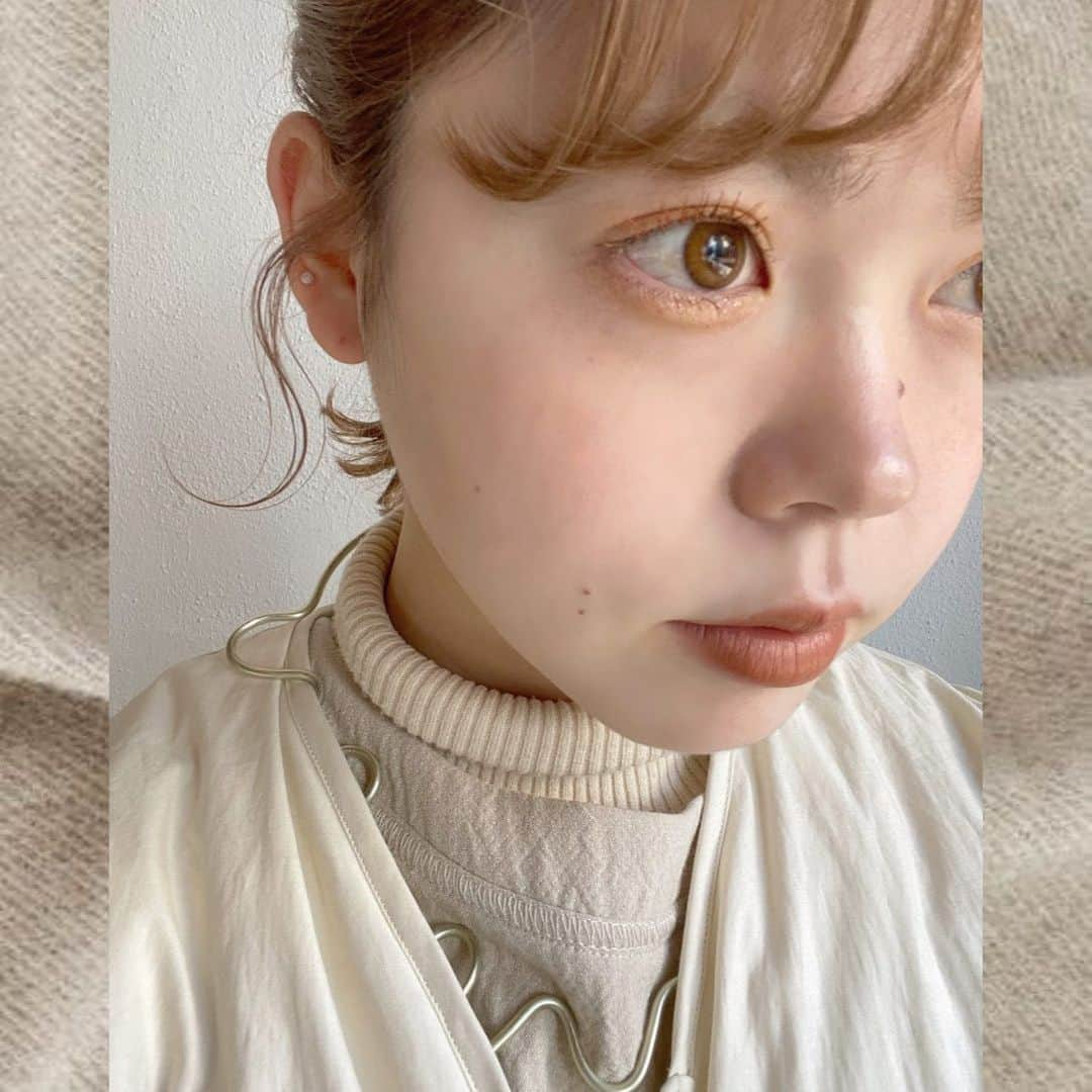 RiLiさんのインスタグラム写真 - (RiLiInstagram)「マスク生活の今だからこそ【カラーマスカラ】🌈♡⁣ ......⁣ 今買い足すべきコスメは【カラーマスカラ】💡旬な目元にしたいならカラーマスカラは見逃せないアイテムだよ🌟⁣ ファッションやヘアカラー、カラコンとの色合いを考えることがとっても大事💡チークやリップと色味を合わせるとメイクに統一感が🙆‍♀️マスカラにまでカラーを入れるとメイクの幅が広がるよ☁⁣ いつまで続くかわからないマスク生活だけど、いつでもメイクは楽しみたいよね🍒目元のカラフルメイクを研究してみてね🎉⁣ ❣❣❣❣❣⁣ サイトやSNSで掲載させていただくお写真募集中😘📸⁣ かわいいコーデやアイテム、注目スポットなどが撮れたら、ハッシュタグ→#rili_tokyo  を付けて投稿❗⁣ ．⁣ Special Thanks💋 Photo by⁣ @_nonstyle_⁣ @ayan_grm⁣ @___asuka____⁣ @kuroneko_m4⁣ @__sumr__⁣ @___sprg⁣ @_______s_a_e_⁣ ⁣ .⁣ #カラーマスカラ #コスメ #トレンド #メイク #マスク映え #マスクメイク #rili_tokyo #おしゃれさんと繋がりたい #お洒落さんと繋がりたい #ファッション #패션스타그램 #ootd #outfit」2月4日 18時00分 - rili.tokyo