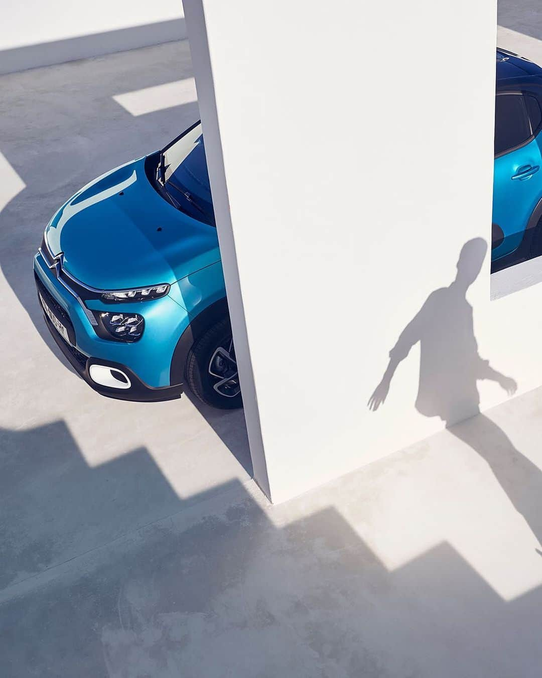 CITROEN JP Officialさんのインスタグラム写真 - (CITROEN JP OfficialInstagram)「フランス国旗を彷彿とさせる New Citroën C3の鮮やかなカラーリング🔵⚪️🔴  #NewCitroënC3 #Customisation #CitroënAdvancedComfort #Citroën #CitroënC3 #Personalised #Colour  #Newcar #Lifestyle #Design #Fashion #Comfort #Instacar #Carsofinstagram #Car #Auto #Vehicule #シトロエン #シトロエンC3」2月4日 18時01分 - citroen_jp