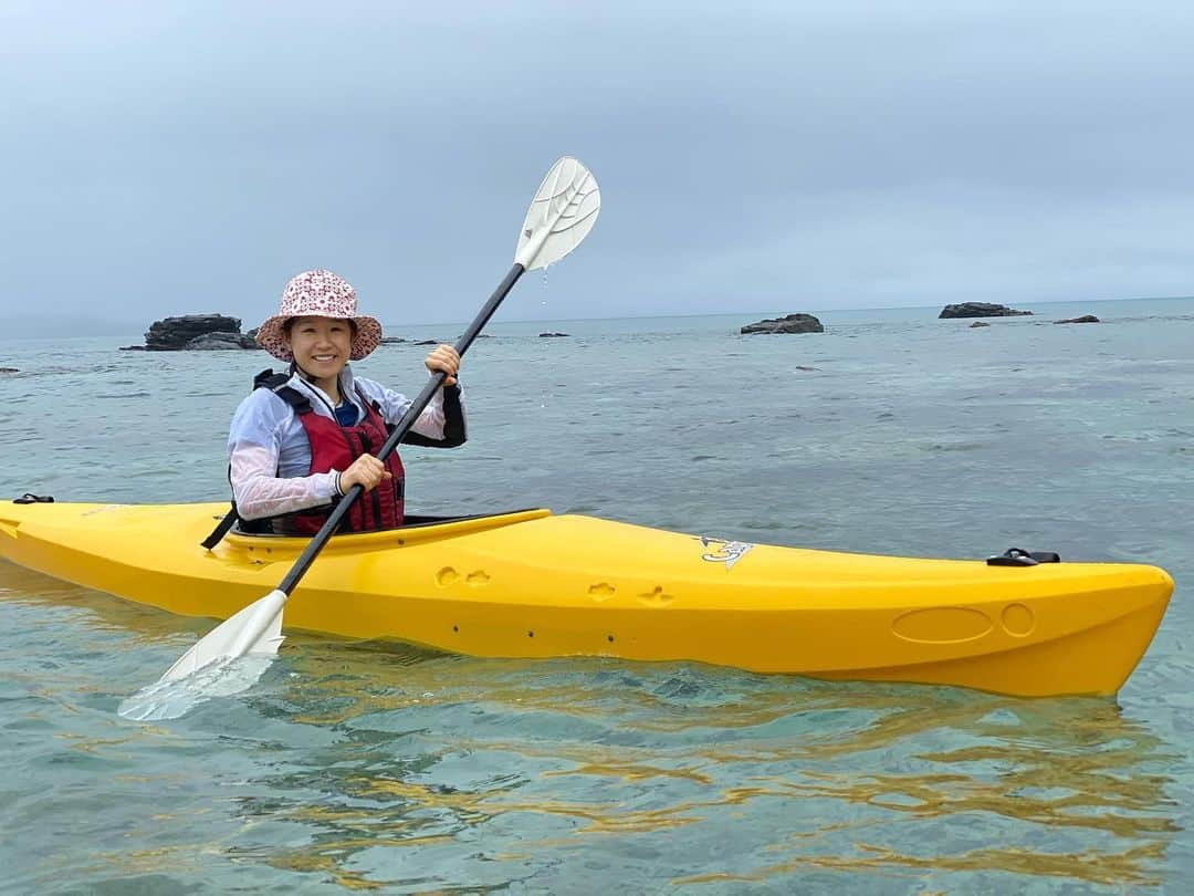 梶原悠未さんのインスタグラム写真 - (梶原悠未Instagram)「🏝 沖縄合宿の思い出🧡  筑波大学の同級生で親友のモニカ (@monikaseryu )  オフの日に会えました🥰  カフェで喋りつくして💗 カヌーでアクティブリカバリー🛶 めっちゃ楽しい😆🐠  補食の #文明堂 カステラも 分けてくれました🥧  とーってもリフレッシュできました✨ モニカありがとう☺️💕  チームモニカの皆さん とっても明るくて面白くて 笑顔いっぱいになれました😁 ありがとうございました🙇‍♂️✨  #オリパラ #パラカヌー #パラアスリート #瀬立モニカ #筑波大学 #アスリート #筋トレ女子 #筋肉女子 #上腕 #僧帽筋」2月4日 18時15分 - yumi_kajihara