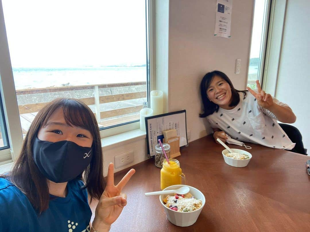 梶原悠未さんのインスタグラム写真 - (梶原悠未Instagram)「🏝 沖縄合宿の思い出🧡  筑波大学の同級生で親友のモニカ (@monikaseryu )  オフの日に会えました🥰  カフェで喋りつくして💗 カヌーでアクティブリカバリー🛶 めっちゃ楽しい😆🐠  補食の #文明堂 カステラも 分けてくれました🥧  とーってもリフレッシュできました✨ モニカありがとう☺️💕  チームモニカの皆さん とっても明るくて面白くて 笑顔いっぱいになれました😁 ありがとうございました🙇‍♂️✨  #オリパラ #パラカヌー #パラアスリート #瀬立モニカ #筑波大学 #アスリート #筋トレ女子 #筋肉女子 #上腕 #僧帽筋」2月4日 18時15分 - yumi_kajihara