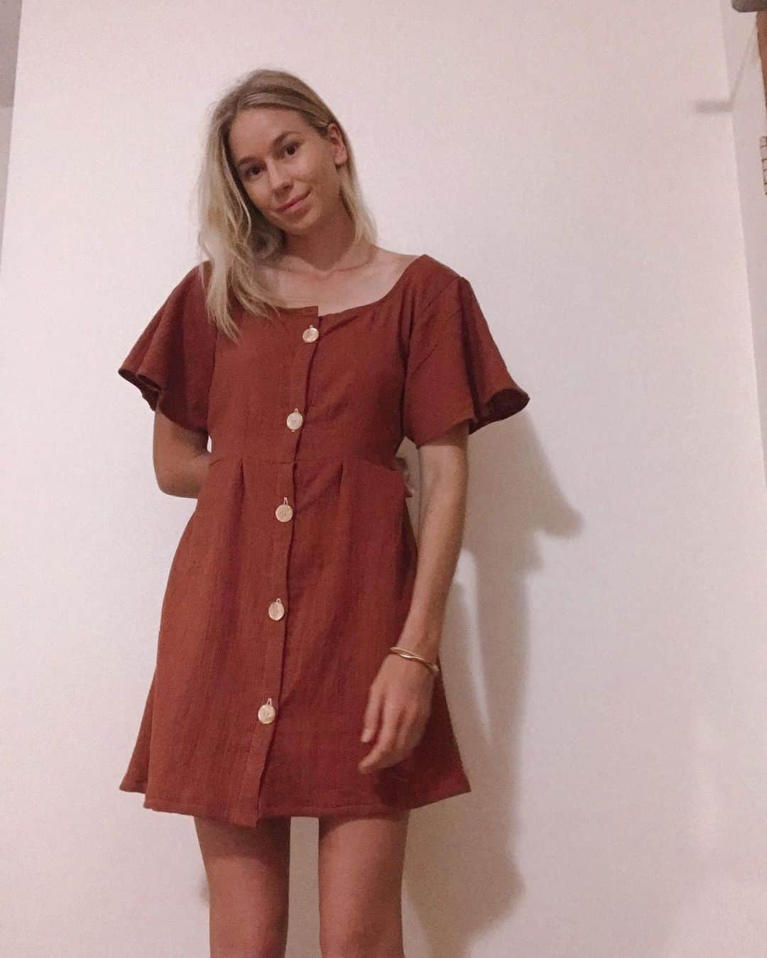 エレナー・パターソンのインスタグラム：「I made myself this dress, so had to take a few happy snaps in it 💃🏼💃🏼💃🏼🙃🙃🙃」