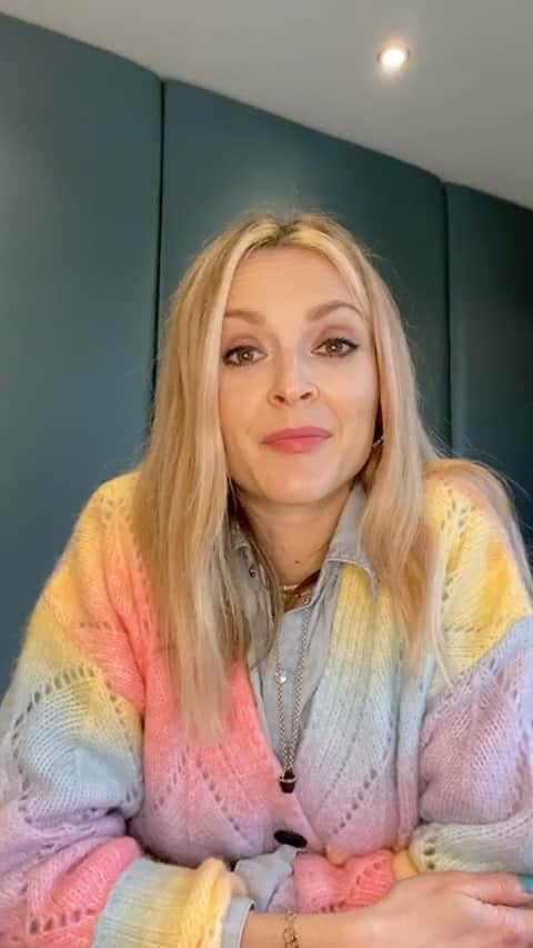 ファーン・コットンのインスタグラム：「A small conversation about mental health has the power to make a big difference #TimeToTalkDay #ThePowerOfSmall @mindcharity」