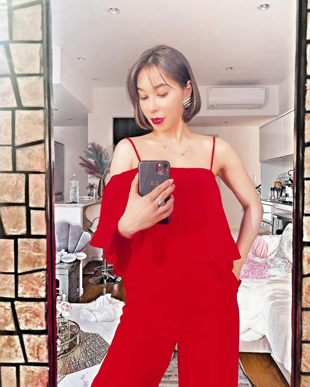 Gabrielaさんのインスタグラム写真 - (GabrielaInstagram)「#OOTD #Lookdodia #コーデ . #jumpsuit @lovebonito  10% OFF code 「LBS21JP」 . まだ冬だけど、気分は夏❤︎😗 沢山歩いた日！ この前のダーマペンの治りを早くしたいのもあって、 @beautysalon.cielo でフォトフェイシャル！ すぐに終わって、お肌がもっちり！ このサロンはワックス脱毛やまつ毛もやっているので、 いろんなメニューで通える便利なエステサロン🥰 . Aqui ainda é inverno, mas o look é de verão! Macacão lindo da Love Bonito❤︎ . It’s winter in Japan, but my #ootd is summer style 😗 . @lovebonito @iwearlovebonito #lovebonito #LBOOTD #cielo #esthe #akasaka #tokyo #赤坂　#フォトフェイシャル　＃エステ　#美肌　#スキンケア　#美白ケア@beautysalon.cielo @beautysalon.cielo.kawasaki  @cielo.eye.akasaka #シュガーリング　 #シュガーリング脱毛 #脱毛サロン　 #cielo  #美容脱毛 #ワックス脱毛 #アイブロウ #アイブロウワックス #フェイシャルエステ」2月4日 18時27分 - rkgabriela