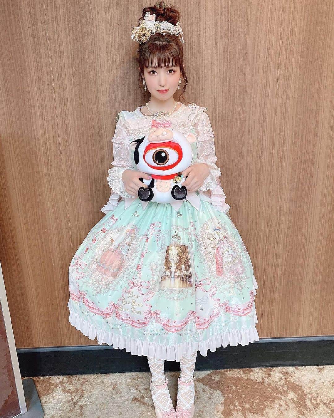 春奈るなのインスタグラム：「今日のお衣装はBABY, THE STARS SHINE BRIGHT様のMarie-AntoinetteシリーズのJSKだよ〜☺️✨ ミントとピンクの色味が最高にかわいい😳💚💓💚  #微博日本群英会  #babythestarsshinebright」