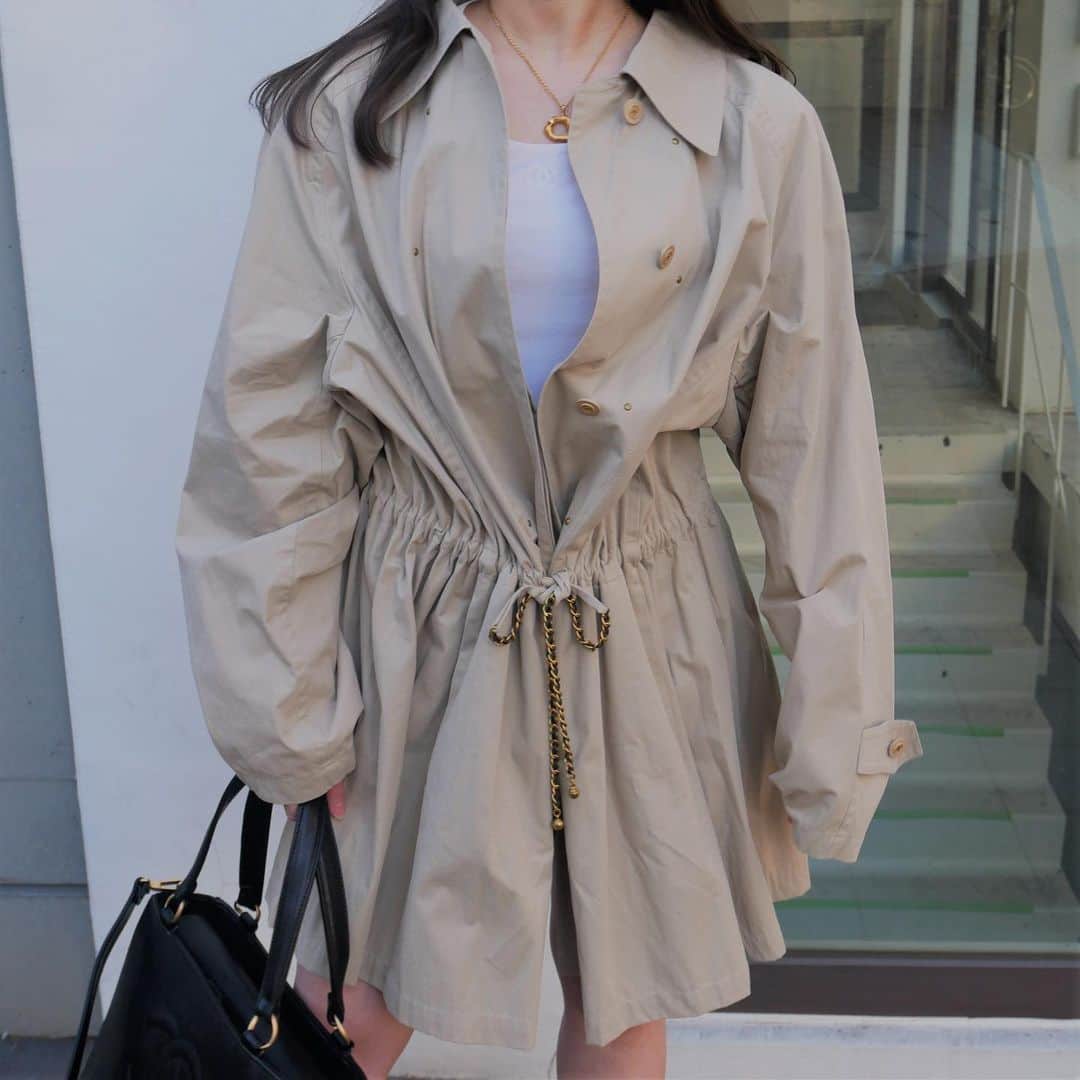 Vintage Brand Boutique AMOREさんのインスタグラム写真 - (Vintage Brand Boutique AMOREInstagram)「Vintage Chanel trench coat 🧥 size 40  DM us to Order 🛒  ✈️Free Shipping Worldwide  📩DM for more info and pricing ➡️info@amorevintagetokyo.com    #VintageChanel #ChanelLogo #ChanelCollection #AmoreTokyo」2月4日 18時33分 - amore_tokyo