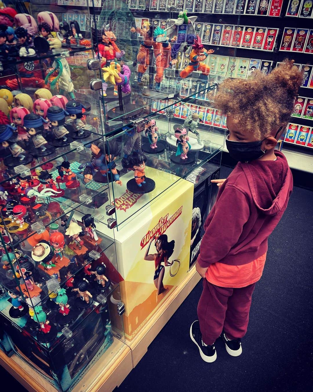 スウィズ・ビーツのインスタグラム：「This anime world is serious Biz  bizzzz....」
