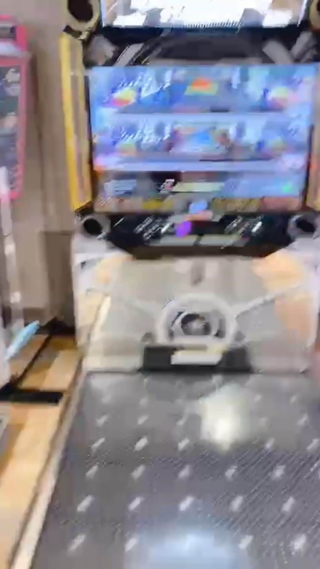 SHALFのインスタグラム：「ゲーセンのプロ。」