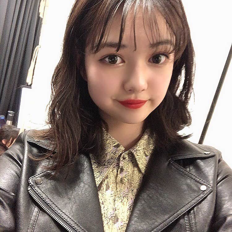 菅井純愛さんのインスタグラム写真 - (菅井純愛Instagram)「・ Popteen3月号のオフショをどどんと…！！  どの服装がすきできすか？？  今月号の # はバレンタインということで 【ぽんに本命を】です🤎  みんなはバレンタイン誰にあげるのかな🍫  今月号は国民投票ができるラストのチャンスです。  最後の国民投票前回よりいい結果を出したいです！！  2/7までに国民投票(誌面アンケート)ポストインお願いします💌  がんばろぉぉ！！  #ありぽん #Popteen #国民投票 #ラストチャンス  #オフショット  #バレンタイン #valentine  #ヘアアレンジ  #model  #中学生  #ぽんに本命を」2月4日 18時54分 - aria_sugai