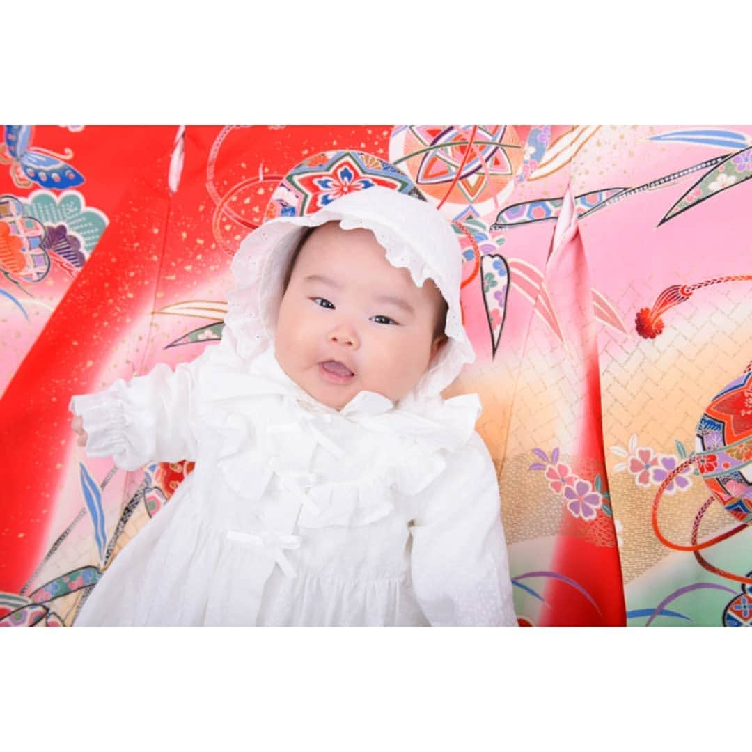 Photo Studio178のインスタグラム：「⁣ すこやかな未来を⁣ お祈り👶⁣ ⁣⁣⁣⁣⁣⁣ ﻿ ✽.｡.:*・ ✽.｡.:* ・ ﻿﻿﻿⁣⁣⁣⁣⁣⁣⁣⁣⁣ ﻿﻿⁣⁣⁣⁣⁣⁣⁣⁣⁣⁣ https://17hachi.com﻿﻿﻿⁣⁣⁣⁣⁣⁣⁣⁣⁣ ⁣ お宮参り撮影は⁣ ・産着　のほか、⁣ ・ベビードレス⁣ ・普段着⁣ ・オムツ姿⁣ ﻿﻿﻿⁣⁣⁣⁣⁣⁣での撮影が人気です☺⁣ ⁣ ⁣ #赤ちゃん #生後3ヶ月⁣⁣⁣⁣ #babygirl #100日祝い⁣⁣ #女の子ベビー⁣ #月齢フォト⁣⁣⁣⁣ #子どもの日常をもっと写真に﻿﻿⁣⁣⁣⁣⁣⁣⁣⁣⁣ #family #撮影 #成長記録﻿﻿﻿⁣⁣⁣⁣⁣⁣⁣⁣⁣ #tv_kidz ﻿#産着⁣ #ベビードレス ﻿﻿⁣#お宮参り⁣⁣ ⁣⁣⁣⁣⁣ #kidsfashion﻿﻿⁣⁣⁣⁣⁣⁣⁣⁣⁣ #ig_kids #instakids ﻿⁣⁣⁣⁣⁣⁣⁣⁣⁣ #キッズフォト﻿﻿⁣⁣⁣⁣⁣⁣⁣⁣⁣ #コドモノ #コズレ﻿﻿⁣⁣⁣⁣⁣⁣⁣⁣⁣ #mamanoko #コドモダカラ﻿﻿﻿⁣⁣⁣⁣⁣⁣⁣⁣⁣ ﻿﻿﻿⁣⁣⁣⁣⁣⁣⁣⁣⁣ #記念撮影 #家族写真﻿﻿﻿⁣⁣⁣⁣⁣⁣⁣⁣⁣ #月島 #勝どき #豊洲 ⁣⁣⁣⁣⁣⁣⁣⁣⁣ #江東区 ﻿﻿﻿#中央区﻿⁣ ⁣ #コロナに負けるな」