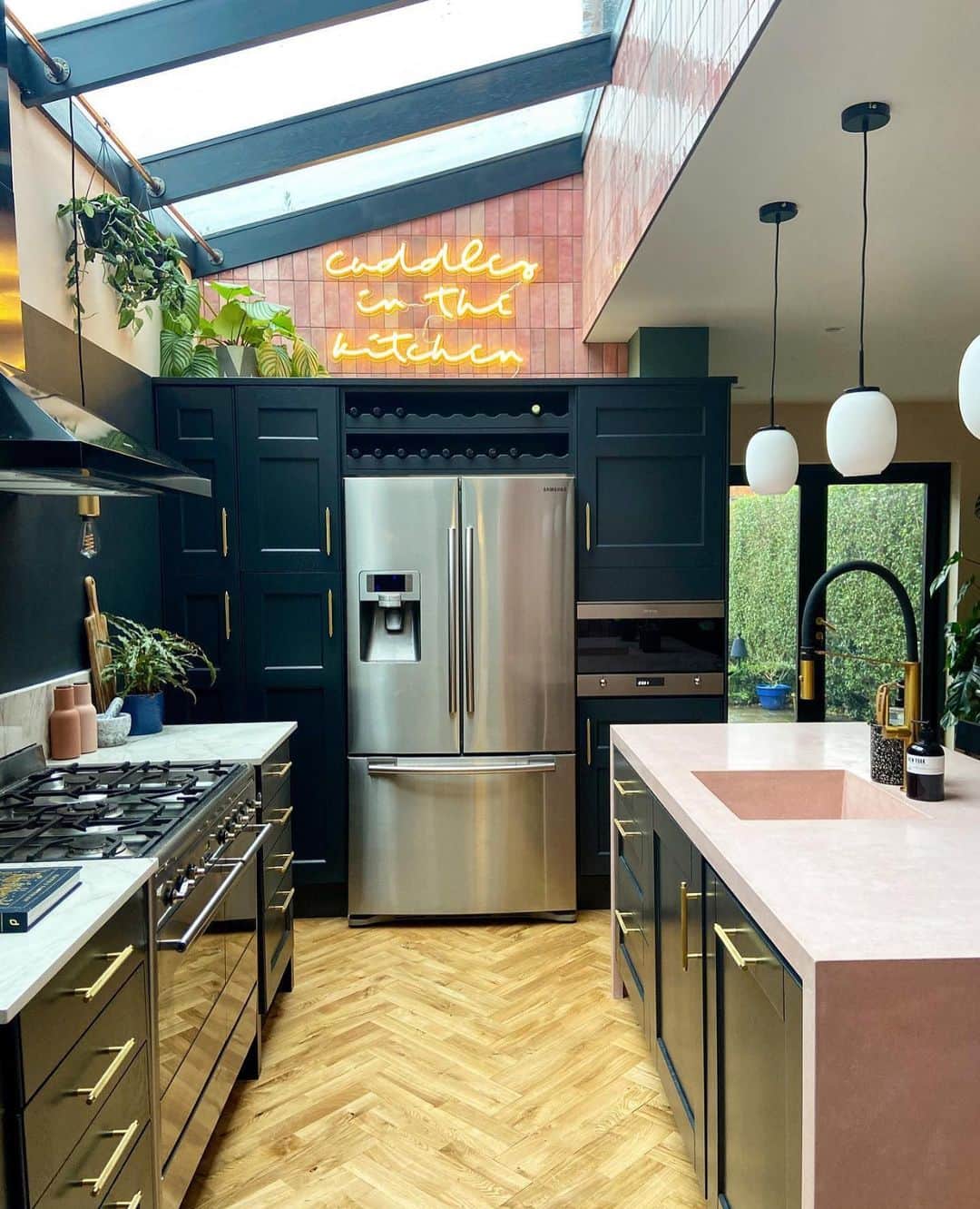 My Interiorのインスタグラム：「Cool kitchen by @deco.dwelling loving 🥰 it 👍」