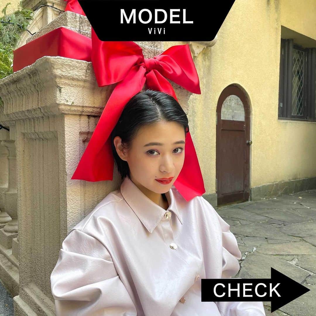 のインスタグラム：「ViVi3月号の モデルズZINE連載はmiu❤️ miuが今、等身大で魅せる"大人" をギュッと詰め込んでいるよ✨ 大人なmiuを作ったこの服は ゴスペルの シャツワンピースだよ❣️ これを見たらきっともっとmiuを 好きになっちゃうよ🥺❤️ 2ページ目にはもうすぐで25歳になる 心境を語っているから スクロールしてみてね😘😘 #vivi #miu #オフショット #viviモデルは世界イチ可愛い #コラム #モデル #ファッション #トレンド #トレンドコーデ #黒髪ショート #黒髪コーデ #赤リップ #赤リップメイク #シャツワンピース #シャツコーデ #シャツワンピ #春 #春 #春服」