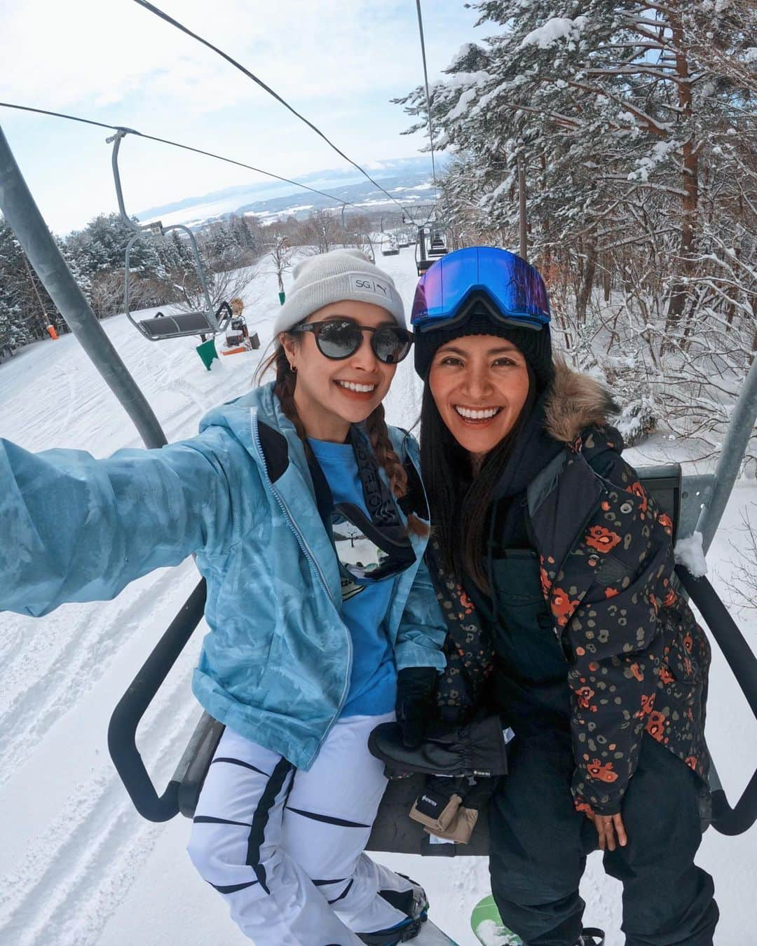 harunaのインスタグラム：「撮影で星野リゾートアルツ磐梯に来ました😊❄️ 相変わらずここは滑りやすい〜🥺💓 いちばん好きなスキー場です🌈☃️ 思いっきり滑りたい人も初心者の人もみんなが満足できると思う！☺️ いろんなアクテビティがあるから飽きずに楽しめるよ👍🏻 流石星野リゾートさん🥰💓💓 @goprojp @altsbandai #星野リゾート　#磐梯山温泉ホテル #アルツ磐梯　#goprojp#hero9」