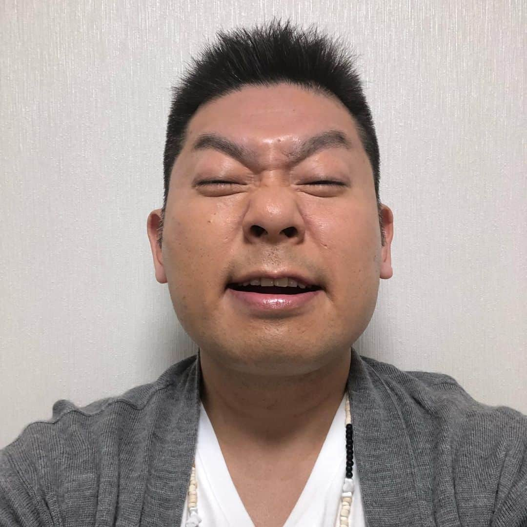 山本高広さんのインスタグラム写真 - (山本高広Instagram)「今日は全国のテレビ朝日系列のWEB動画撮影でした🤣🤣🤣 この動画はテレビ朝日系列の局員さんしか観れない動画なので残念ですが世間一般に流れることはありません😢 なのでせめて撮影に出て来た人物だけでもご覧ください🙇 #テレビ朝日 #系列 #WEB動画 #ガイアの夜明け　風 #江口洋介　さん #朝まで生テレビ　風 #田原総一朗　さん #特命係長　風 #高橋克典　さん #M1 風 #おいでやす小田　さん #niziproject  風 #JYPark さん #ものまね #メイク #なし」2月4日 19時20分 - _yamamoto_takahiro_