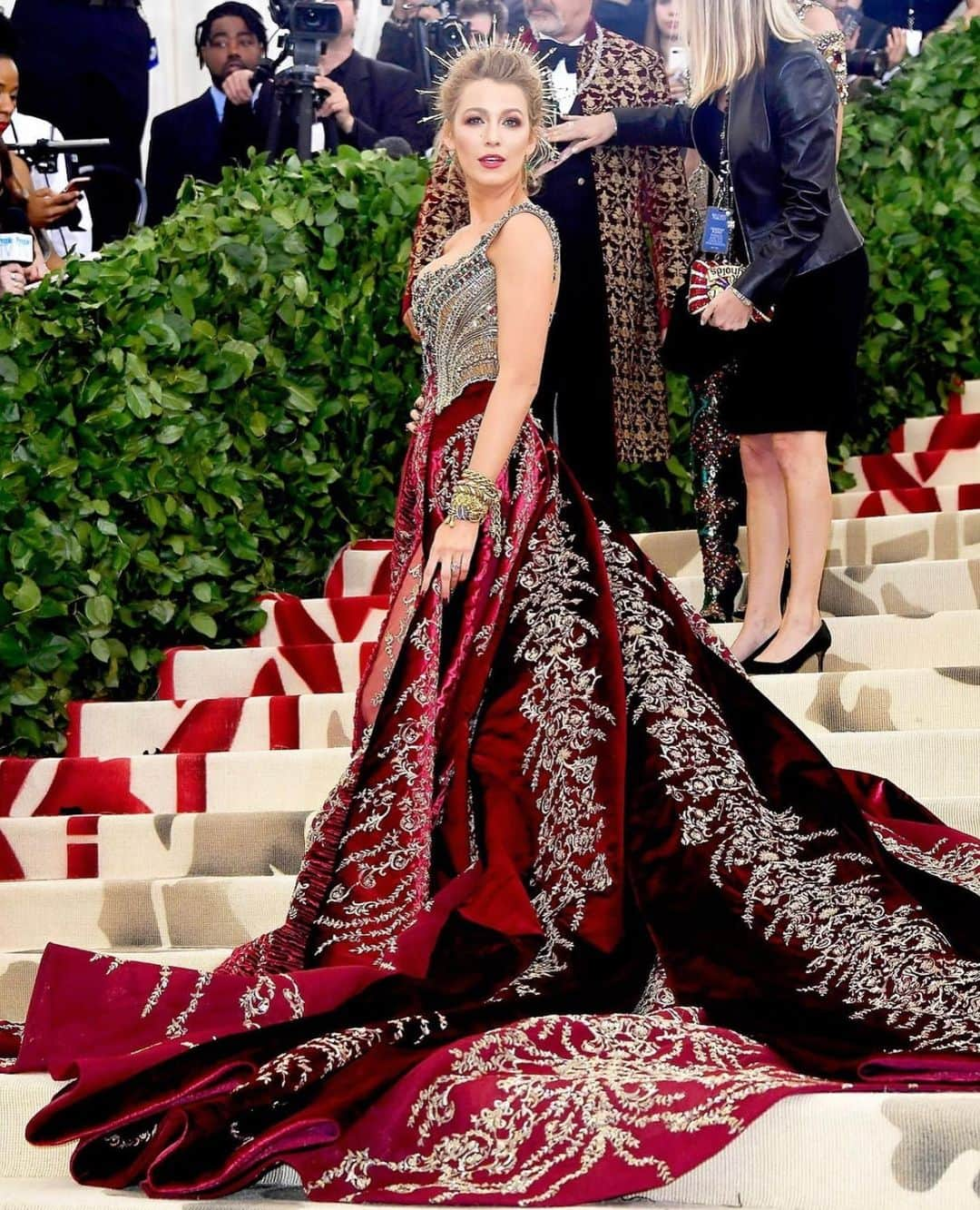 ゴシップガールさんのインスタグラム写真 - (ゴシップガールInstagram)「Queen of the MET Gala.」2月4日 19時26分 - gossipgirlfeed