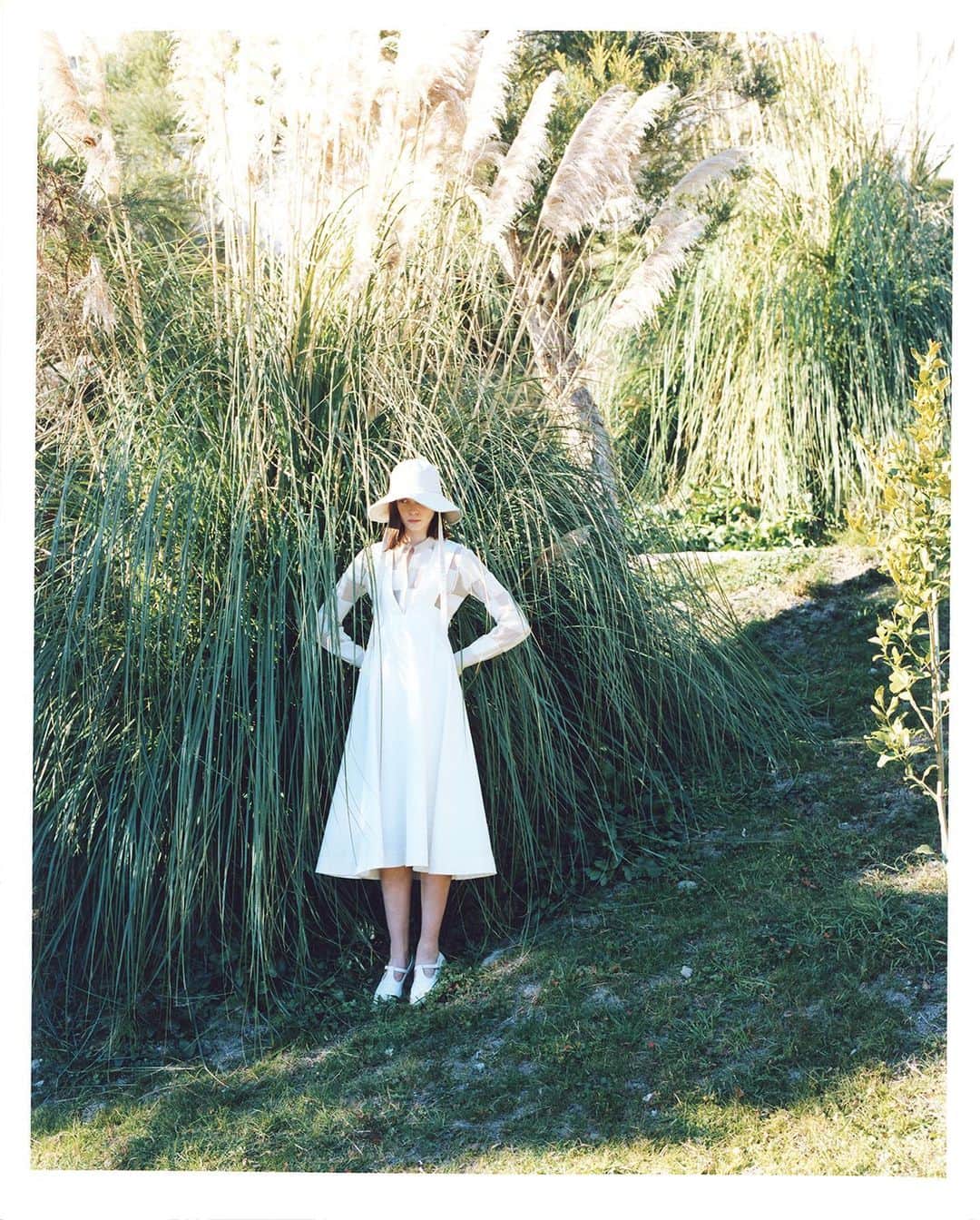 ファーファーのインスタグラム：「【CATALOG】 2021 SPRING COLLECTION  cardigan ¥18,000＋tax jumper skirt ¥23,000＋tax hat ¥8,000＋tax shoes ¥24,000＋tax  プロフィールリンクより 最新のデジタルカタログをチェック！  @furfur_official @furfur_official_staff  #FURFUR #ファーファー」