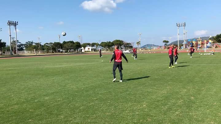 のインスタグラム：「試合翌日のリカバリ〜後だったので(疲労が少し🤔)、キックの精度も🙅‍♂️  股関節周りの動きは大事なんだなぁって今更ながら感じました🤣  #サッカー  #楽しむ  #常に勉強  #上を目指すのみ  #asics」