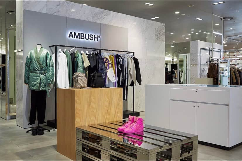 VERBALのインスタグラム：「AMBUSH®︎ OSAKA SHOP-IN-SHOP @ Hankyu Umeda opened today!  本日 AMBUSH®︎ 阪急うめだ店オープンしました！阪急うめだ本店3階「D LAB」内📍  初日からお越し頂いた皆様、ありがとうございました🙇  @ambush_official #ambush #osaka #hankyu #hankyuumeda #アンブッシュ #大阪 #阪急梅田本店 #阪急うめだ本店」